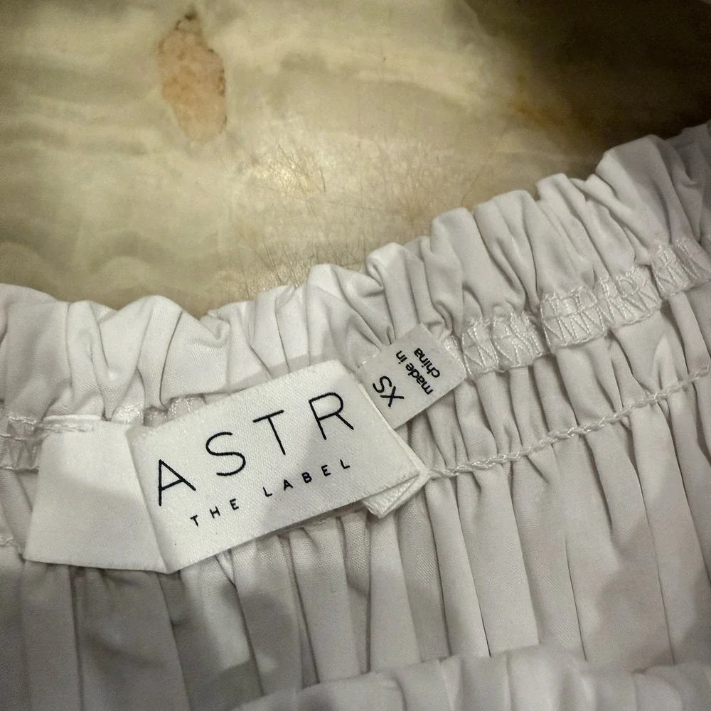 ASTR The Label White Smocked Puff Sleeve Peplum‎ Blouse Top Women's XS